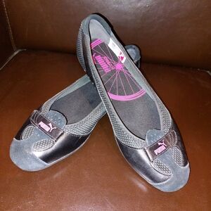 Puma Sports Lifestyle Flats Women’s Size 8 – Like New, Black/Gray with Pink Acce